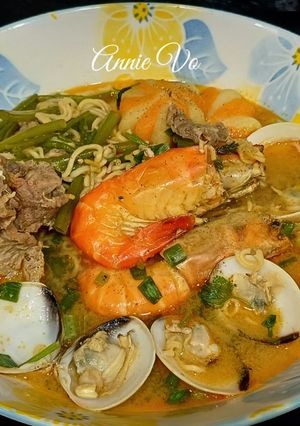 Hình của món Mì Thái tôm chua cay.