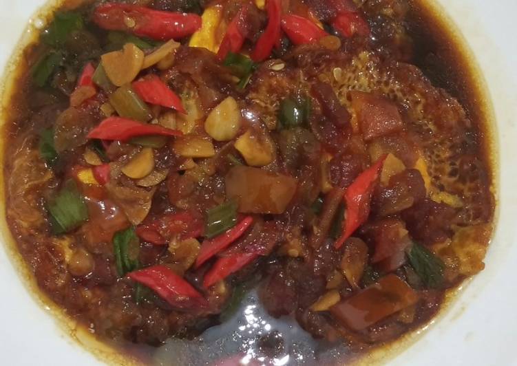 Resep Telor ceplok pedas manis ala mommy syasha yang Enak Banget