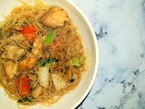 Bihun ayam nyemek