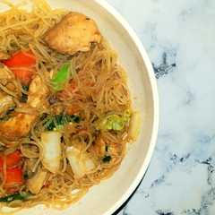 A picture of Bihun ayam nyemek.