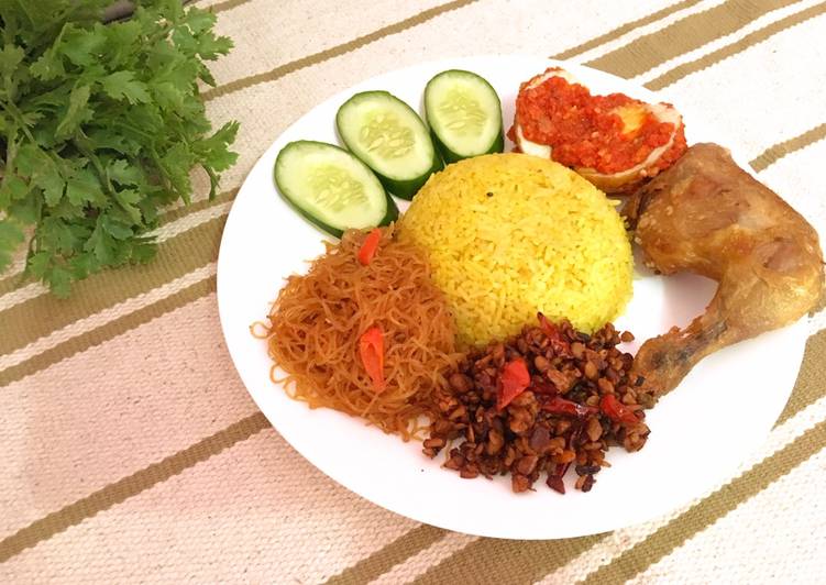 Nasi Kuning Rice Cooker