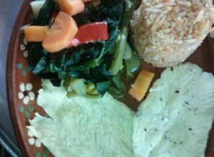 Una foto de Pechuga de pollo con vegetales sin grasa
