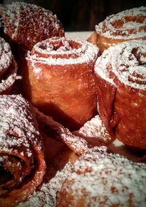 Una foto de Rollos de Nieve con bacon y ciruelas pasas!!