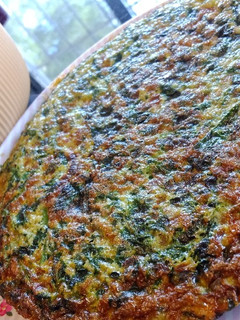 Una foto de Tortilla de espinacas y ajos tiernos