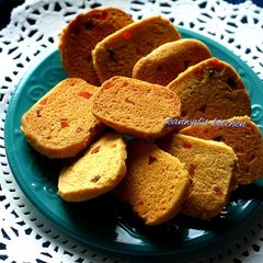 A picture of Tutti fruti whole wheat biscuit.