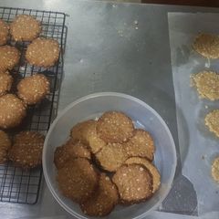 A picture of Anzac biscuits: Oats & Coconut butter cookies.