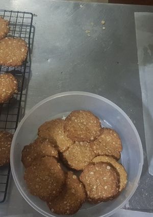 A picture of Anzac biscuits: Oats & Coconut butter cookies.