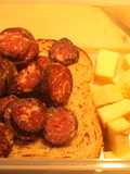 Longanisas, chorizos secos, chorizos húmedos y salchicha parrillera