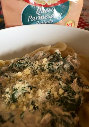 Una foto de Corbatitas a la Florentina con un toque de atún