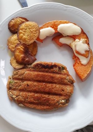 Una foto de Milanesa de arvejas, lentejas y garbanzos, vegetariana/vegana