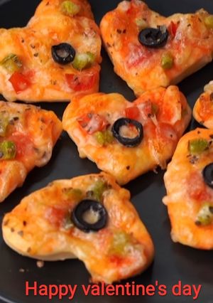 पिझ्झा (pizza recipe in marathi) रेसिपी चे मुख्य फोटो 