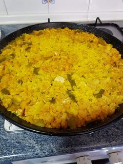 Una foto de Paella de coliflor y bacalao