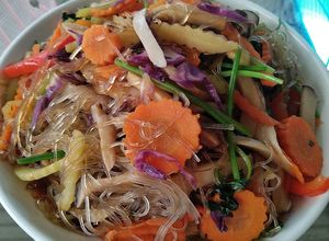 Hình của món Miến dong xào thập cẩm.