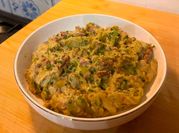 Une photo de courgette lardon