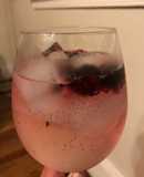 Gin Tonic con frutos rojos