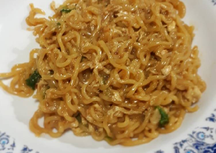 Mie nyemek indomie goreng