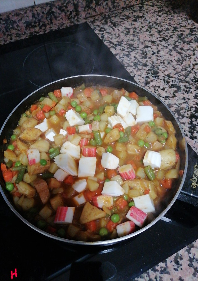 Una foto de Sepia con verduras y setas