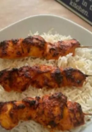 A picture of Spicy chicken skewers in airfryer.
