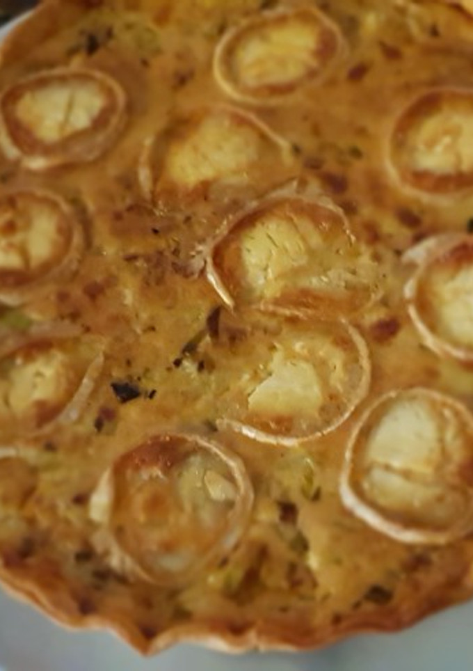 Una foto de Quiche de calabacín, puerro y queso de cabra