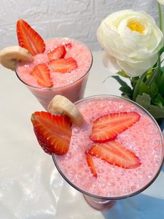 صورة لوصفة سموثي بالفراوله والموز 🍓