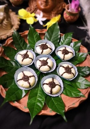 ছানা নারকেল চকোলেট টপিং সন্দেশ(chana coconut chokolate sandesh recipe in Bengali) রেসিপির প্রধান ছবি