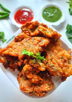 गोभी के पकौड़े (gobi ke pakode recipe in Hindi) रेसिपी मुख्य फोटो