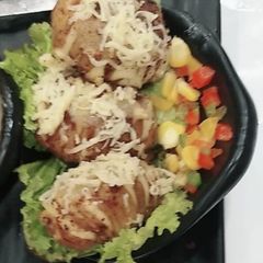 A picture of Stuffed cheez baked potato.