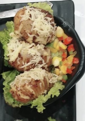 A picture of Stuffed cheez baked potato.
