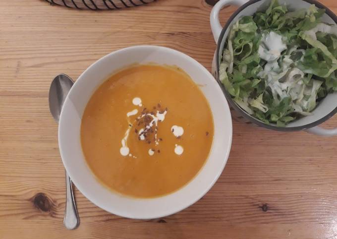 Kürbissuppe mit Apfel und Süßkartoffel