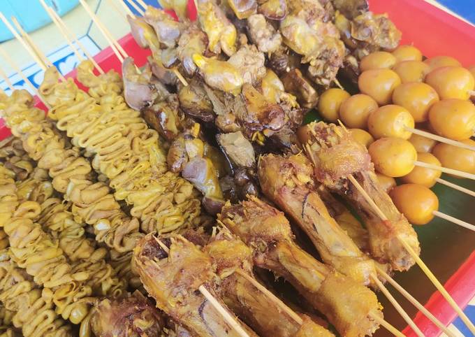 Sate Usus Ati Ampela Kepala Ayam Goreng