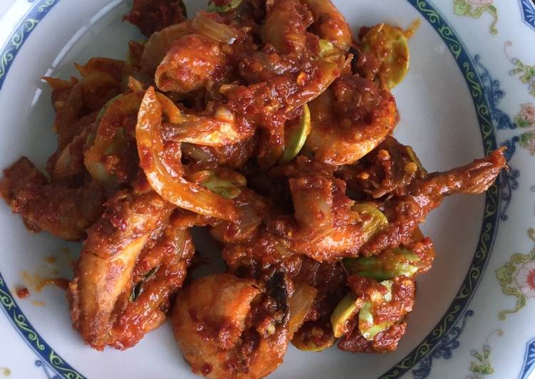Cara Gampang Menyiapkan Sambal Cumi Asin Udang Pete, Lezat Sekali