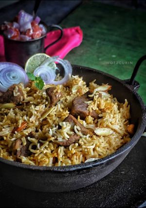 A picture of Thalapakatti style Mutton Biryani.