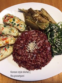 Foto resep Telur gulung (gyeran mari), sigeumchi & gaji-namul (Korean style)