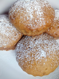 A picture of Ginger flavored Moist date cupcakes.