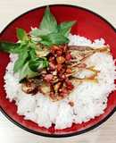 Menu makan siang : ikan selar sambal kecap cengek