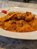 Pollo con tomate y setas