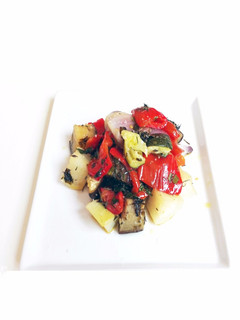 Una foto de Verduras tranquilas al horno con especias