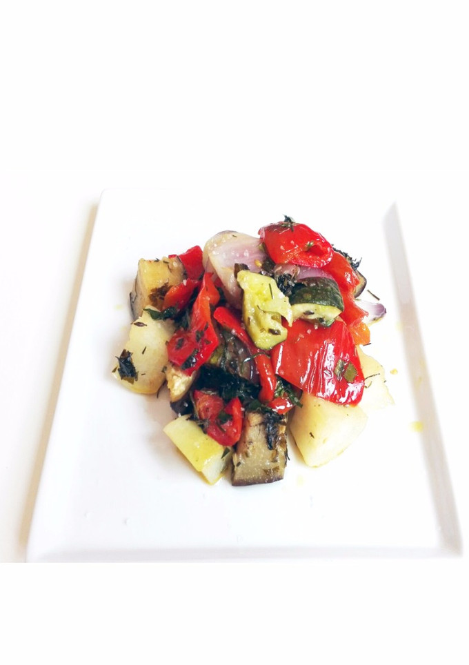 Una foto de Verduras tranquilas al horno con especias