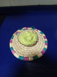 Una foto de Mahonesa de aguacate y huevo cocido