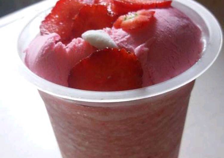 Langkah Mudah untuk Menyiapkan Strawberry juice with ice cream strawberry Anti Gagal