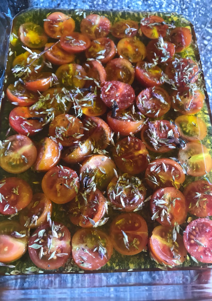 Una foto de Tomatitos cherry confitados