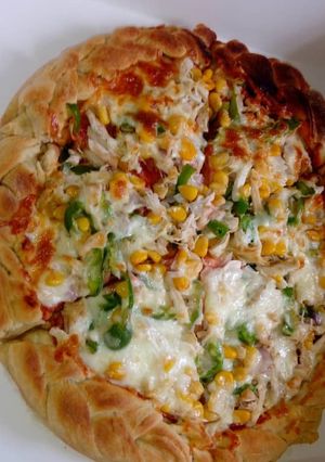 A picture of Plaited pizza.