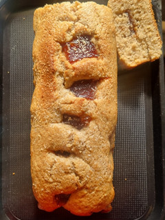 Una foto de Budin con relleno de dulce de membrillo