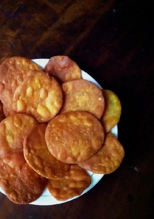আটা বেসনের চক্কি মঠরী (atta besaner mathri recipe in bengali) রেসিপির প্রধান ছবি