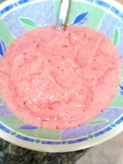 Una foto de Helado de fresa y yogurt (Thermomix)