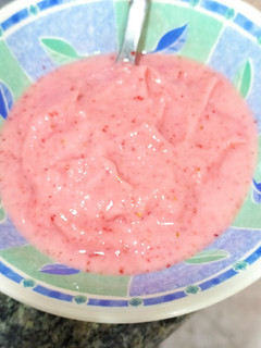 Una foto de Helado de fresa y yogurt (Thermomix)
