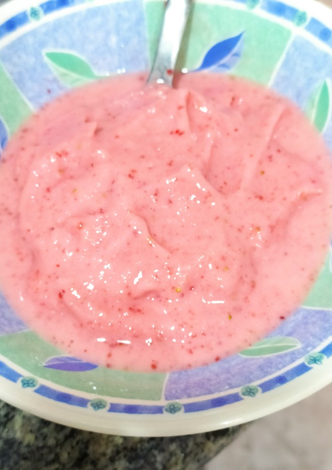 Una foto de Helado de fresa y yogurt (Thermomix)