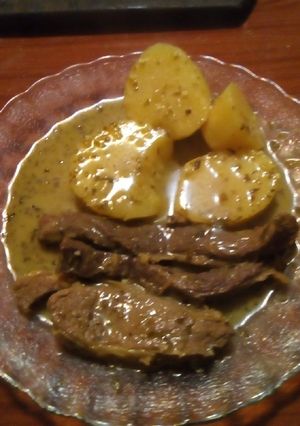Una foto de Bifes improvisados con papas