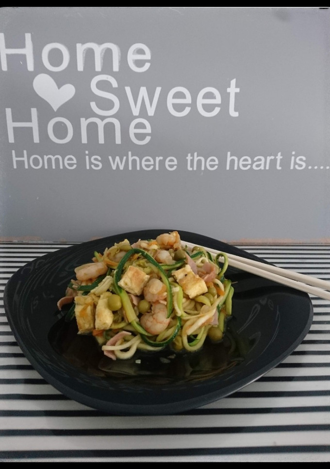 Una foto de Zoodles de calabacín con delicias
