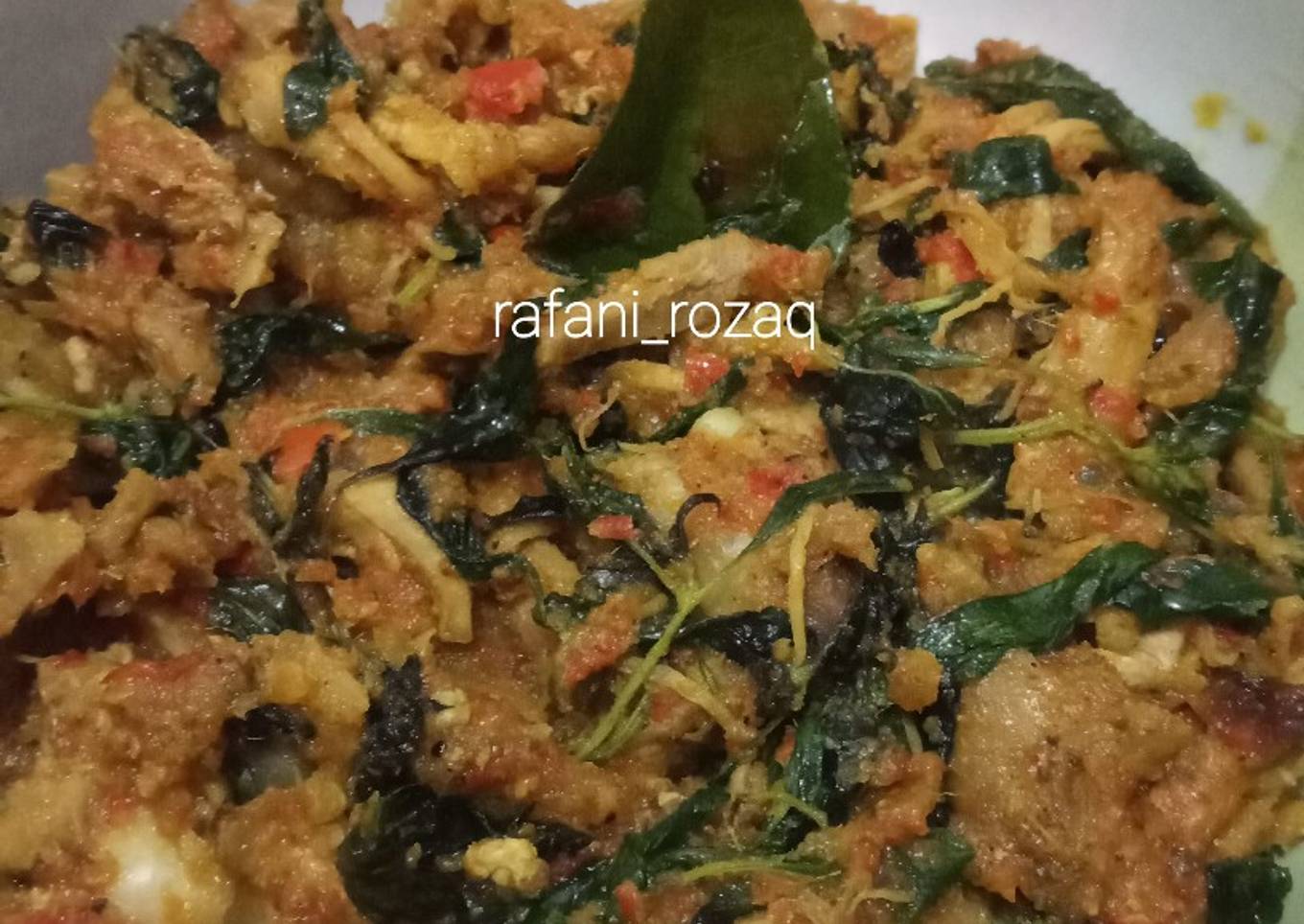 Ayam suwir daun kemangi